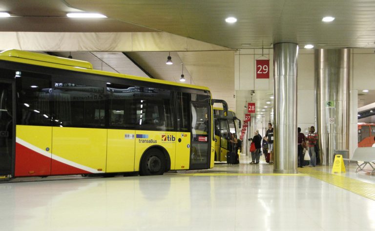 El Gobierno inicia los trámites para poder liberalizar las rutas de autobús y entre la competencia