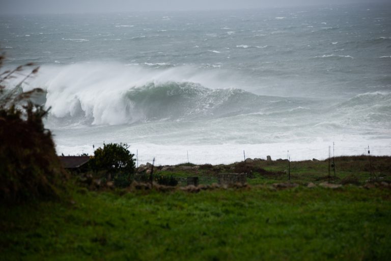 Alerta naranja por temporal costero en el litoral noroeste de A Coruña a partir de la tarde de este lunes