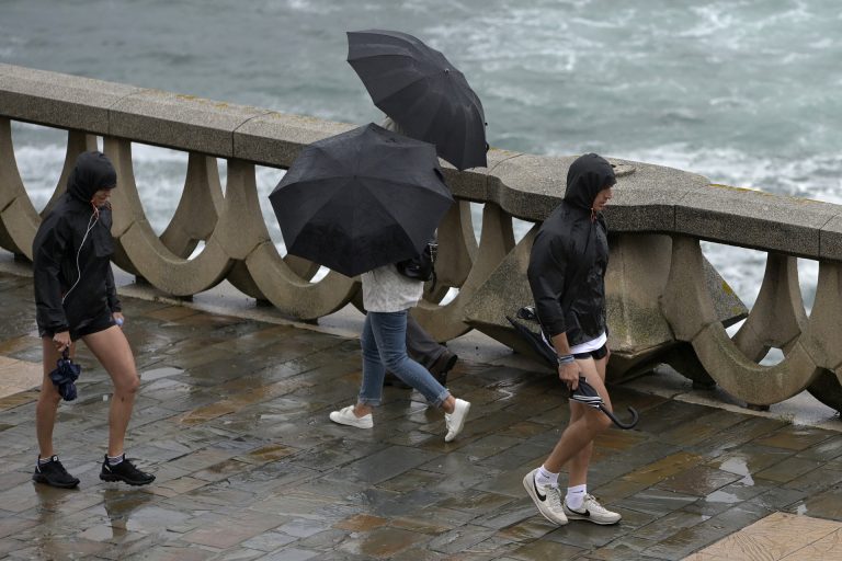 El tiempo otoñal marcará esta semana con lluvias copiosas que podrían dejar más de 100 l/m2 en el oeste de Galicia