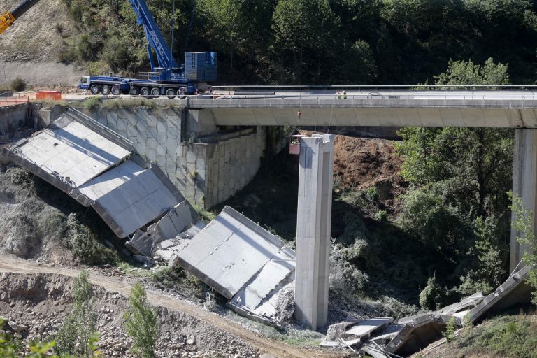 El deterorio del hormigón y los trabajos de reparación desataron el colapso del viaducto de la A-6 en Pedrafita