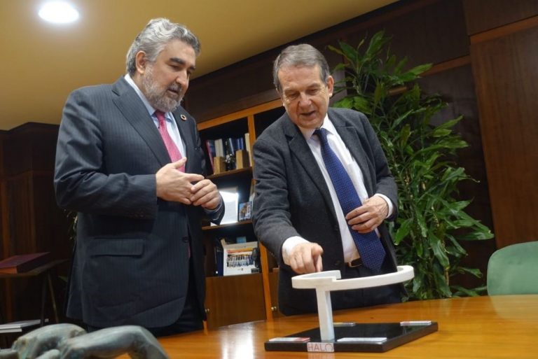 Caballero trata con el embajador de España ante la Unesco la candidatura de las Islas Cíes a Patrimonio de la Humanidad