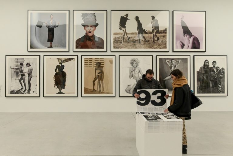 A Coruña acoge la mayor retrospectiva de Steven Meisel, el fotógrafo «rebelde» que creó el fenómeno de las supermodelos