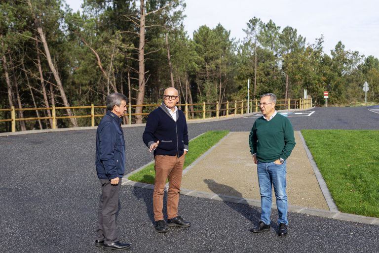 La Diputación de Ourense completa las obras de humanización del entorno del embalse de Cachamuíña
