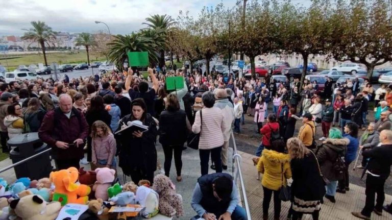 SOS Sanidade Pública y Asociación Pediatras e Matronas reclaman pediatras para Galicia en el Día Mundial de la Infancia