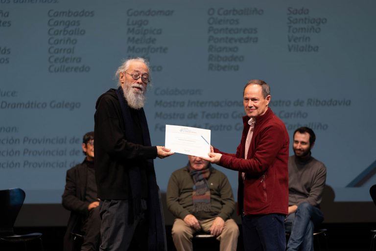 La compañía ‘Producións Excéntricas’ gaña o Certamen Manuel María de proyectos teatrales con ‘Auto do Castromil’
