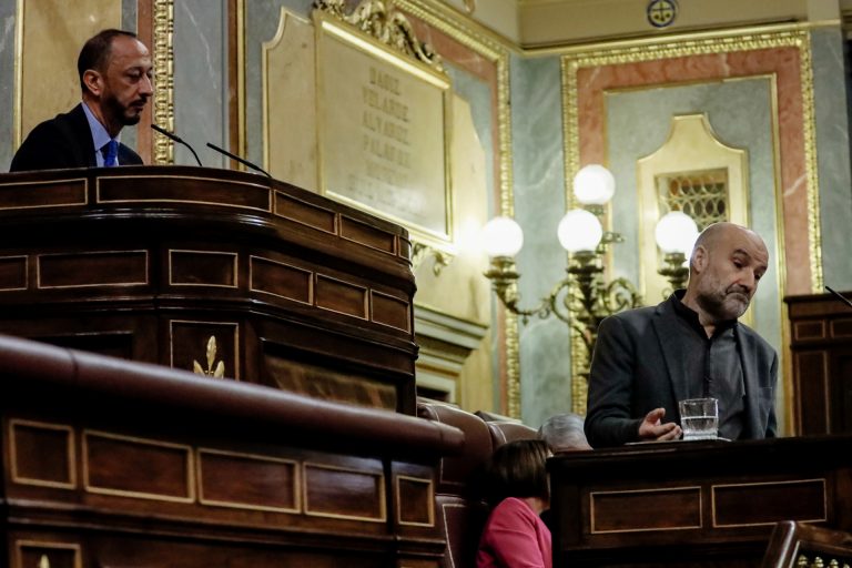 Reprimenda a Unidas Podemos y BNG en el Congreso por vincular monarquía con corrupción en el debate de Presupuestos