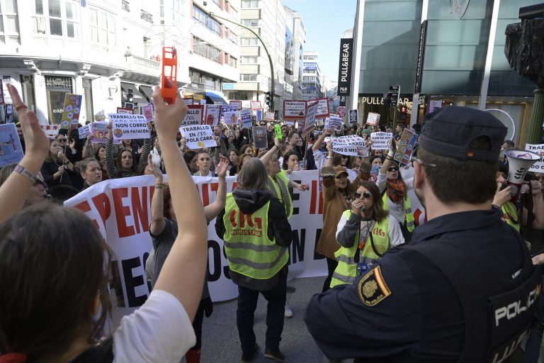 Seguimiento del «90%» de la huelga en las tiendas de Inditex en la provincia de A Coruña, según la CIG