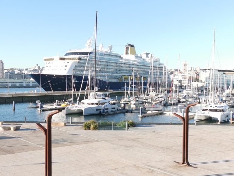 El puerto de A Coruña registrará este mes nueve escalas de cruceros