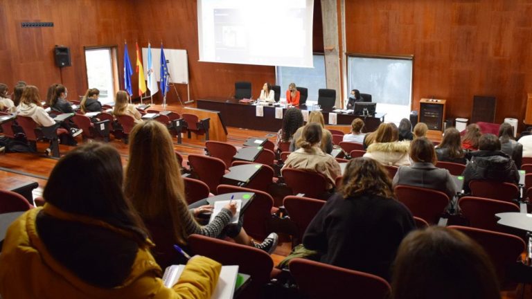 Las universidades de A Coruña y Vigo alertan de la «abrupta caída» de mujeres en titulaciones TIC
