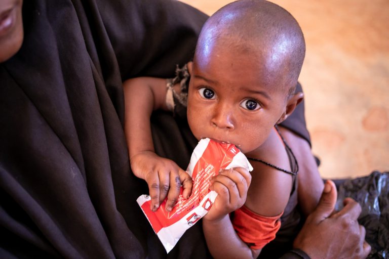 Unicef y Gadis colaboran para luchar contra la desnutrición infantil en África con 35.280 sobres de alimento terapéutico