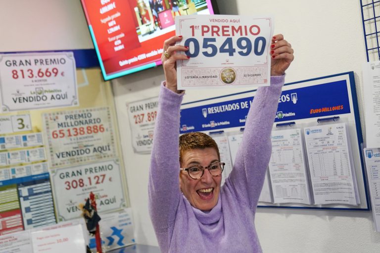 Lotería.- La Lotería toca las cuatro provincias y el Gordo deja 360 millones en A Coruña y A Fonsagrada