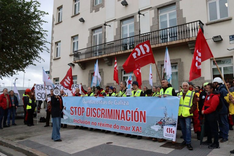 Guardacostas de Galicia se concentran en A Coruña para pedir su inclusión en el régimen especial del mar