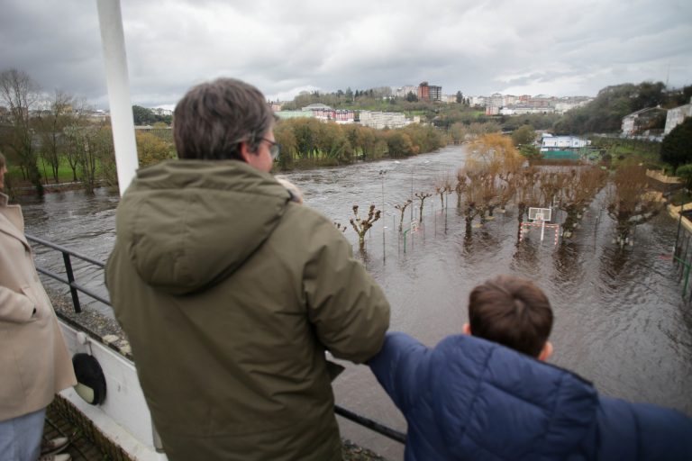El río Miño se desborda en Lugo tras las lluvias de los últimos días