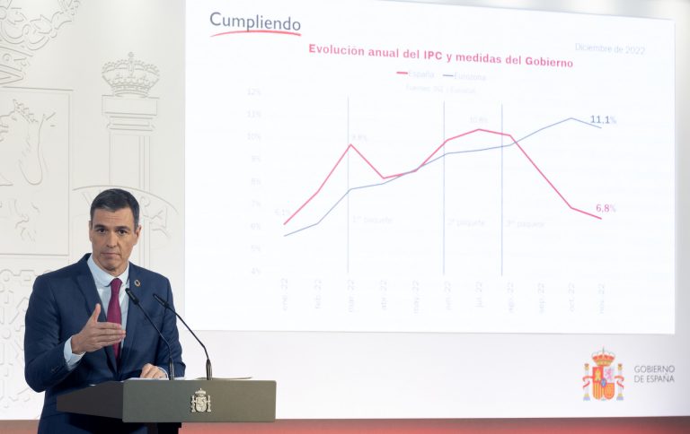 El Gobierno suprime el IVA del 4% de los alimentos básicos y rebaja del 10% al 5% el del aceite y la pasta