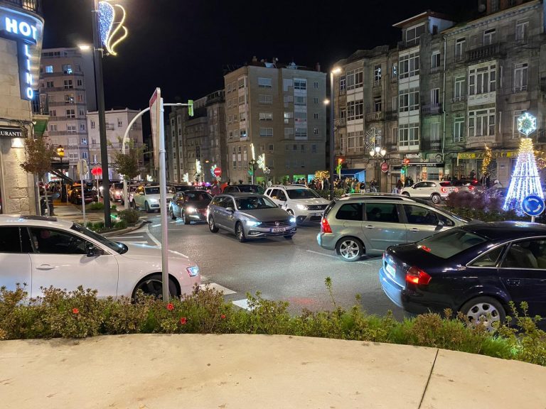 Caballero reconoce «dificultades» en el tráfico de Vigo, pero reivindica la Navidad como «imagen de marca» de la ciudad