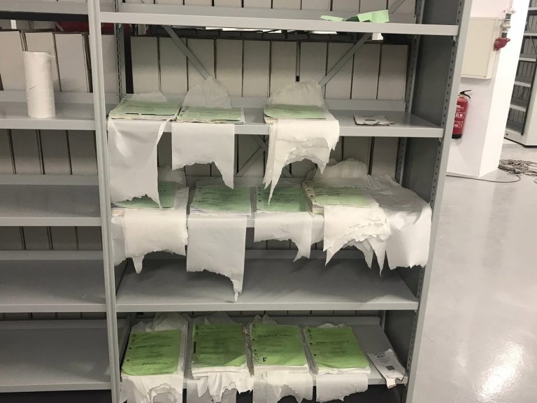 Denuncian que la Xunta recupera los «expedientes mojados» de la Ciudad de la Justicia de Vigo con «papel de manos»