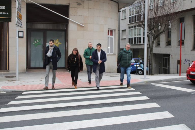 La Xunta lleva a cabo una actuación piloto de seguridad vial en Ourense con iluminación led en ocho pasos de peatones