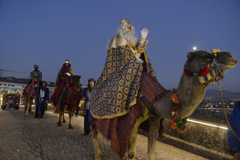 Animalistas tachan de «bochornoso» el uso de dromedarios durante la cabalgata de Reyes en Ourense