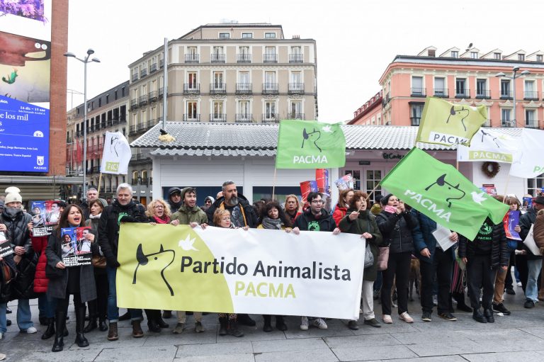 Pacma protesta en 27 ciudades, entre ellas A Coruña y Vigo, la Ley de Bienestar Animal: «No es progreso, es retroceso»