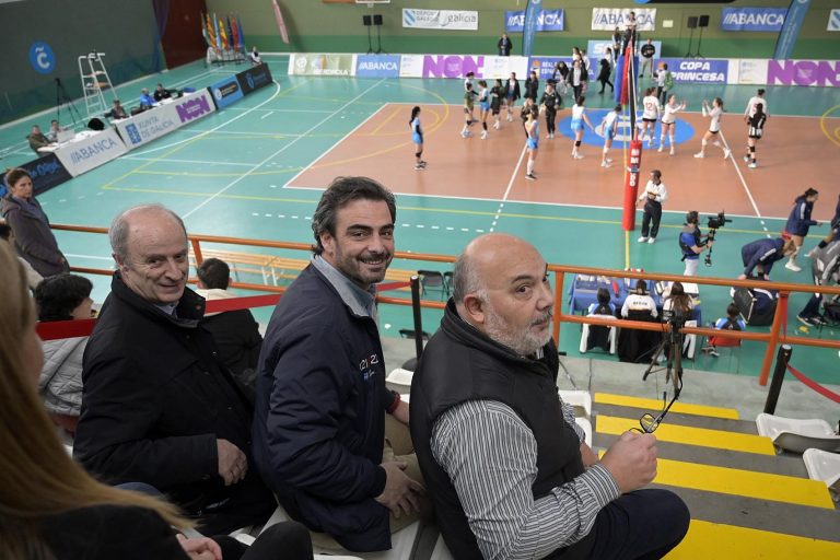 Diego Calvo asiste a la final de la Copa Princesa de voleibol femenino en A Coruña