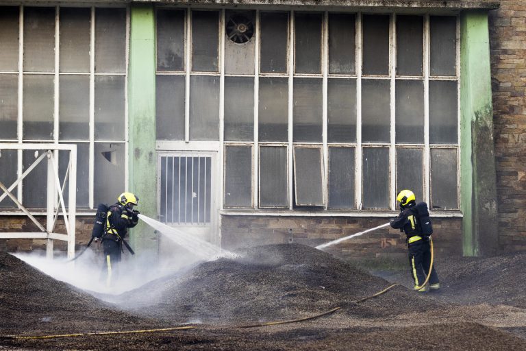 Fiscalía abre una investigación por el incendio de Pontesa, en Pontevedra, en el que murió un trabajador