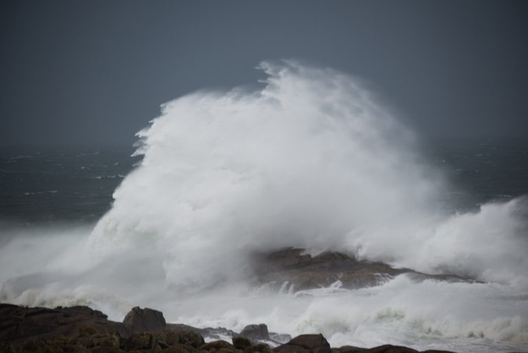 Alerta naranja este jueves en la provincia de A Coruña por temporal costero que dejará olas de 6 metros