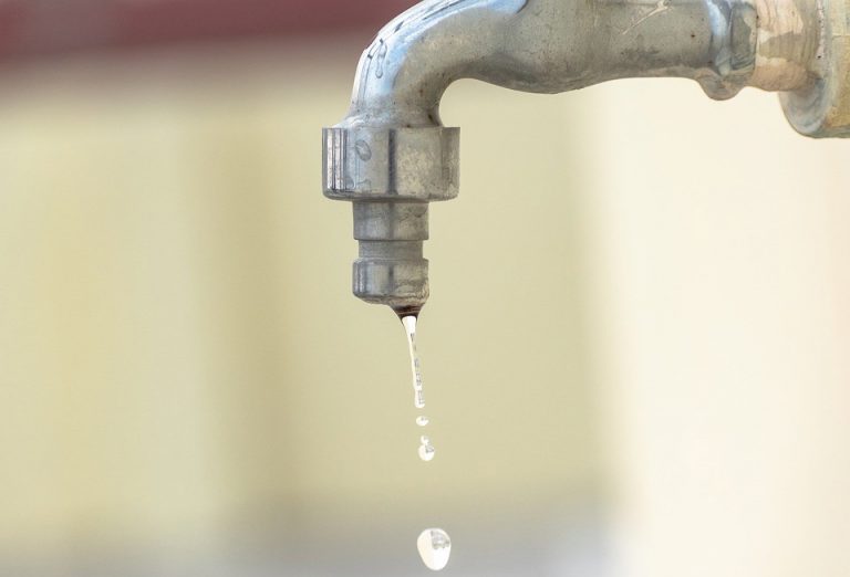 El Ayuntamiento de Barreiros prohíbe el uso de agua de la traída para usos no prioritarios