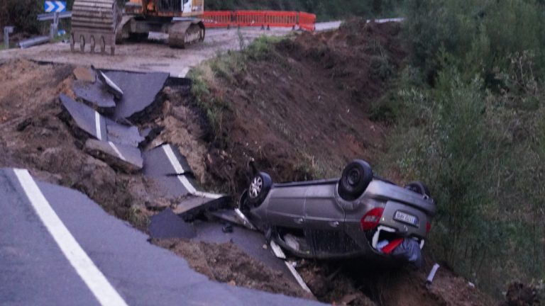 Resumen.- Galicia se acerca al millar de incidencias por el temporal: accidentes, inundaciones y problemas en carreteras