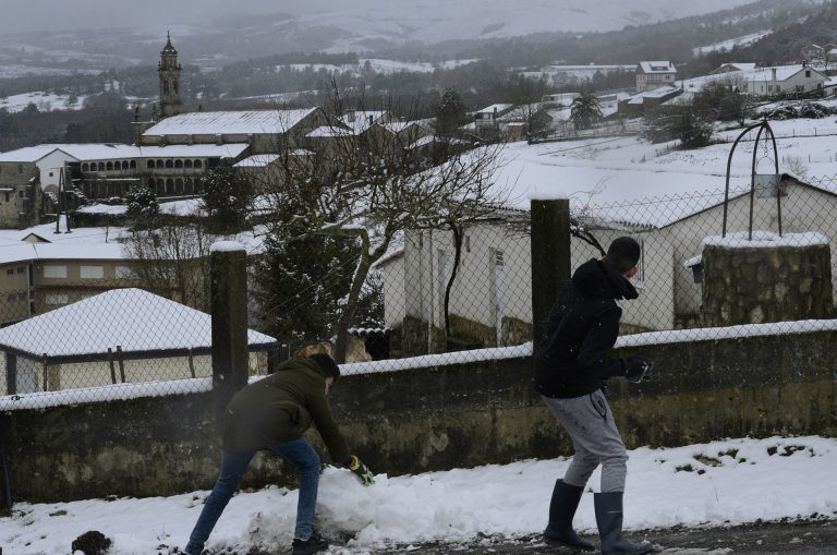 Temporal.- Un desprendimiento de tierra hace descarrillar un tren en Silleda (Pontevedra) sin que se produzcan heridos