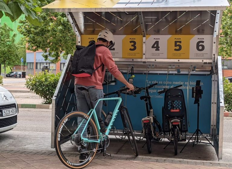 Adif instalará aparcamientos para bicicletas en las estaciones de Santiago, Lugo, Vigo-Guixar, Ourense y Pontevedra