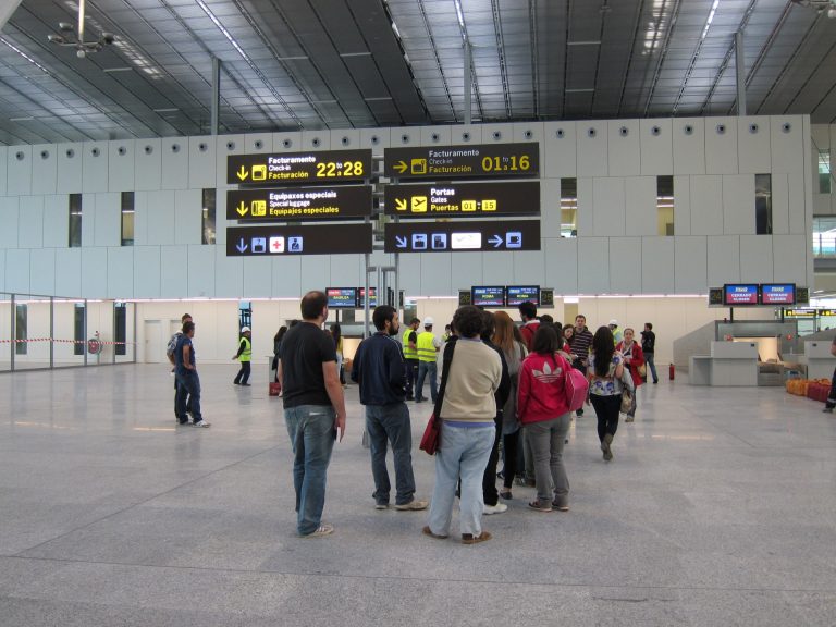 Intervención de la Xunta cifra en 20.500 euros los pagos a aerolíneas tras denunciar Caballero ayudas millonarias
