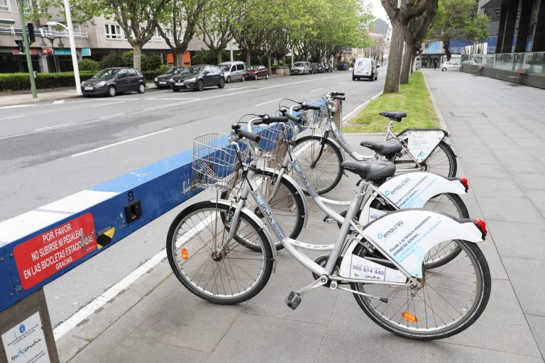 El sindicato médico CESM pide una estación de BiciCoruña en el Chuac