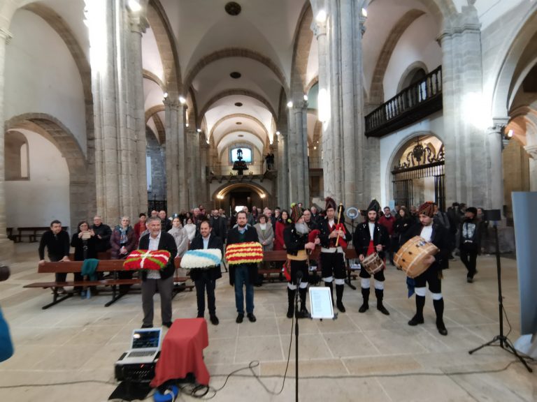 Plataformas en defensa del gallego, vasco y catalán homenajean en Santiago a Castelao y a Rosalía de Castro