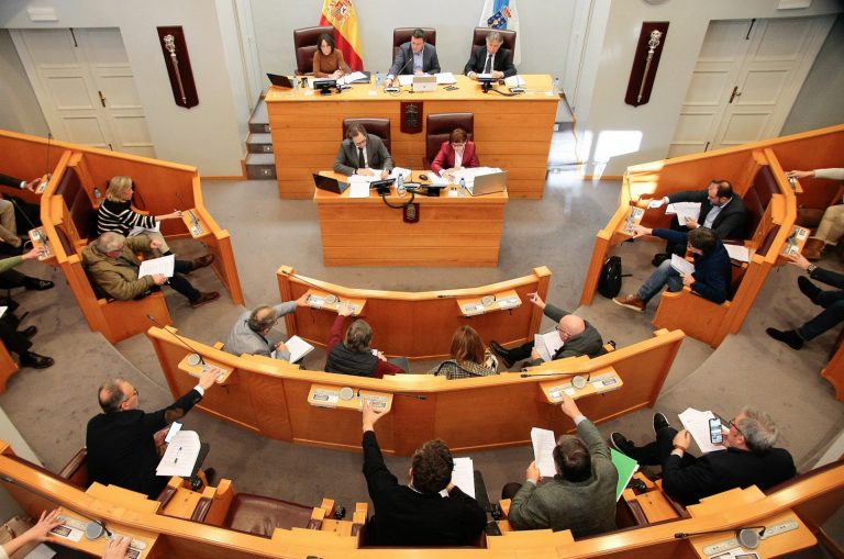 La Diputación de A Coruña insta a la Xunta a mejorar el «deficiente sistema asistencial» en Atención Primaria