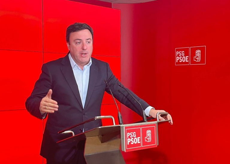 El líder del PSdeG tiene «confianza plena» en el alcalde de Baiona, procesado por las multas: «Dará explicaciones»