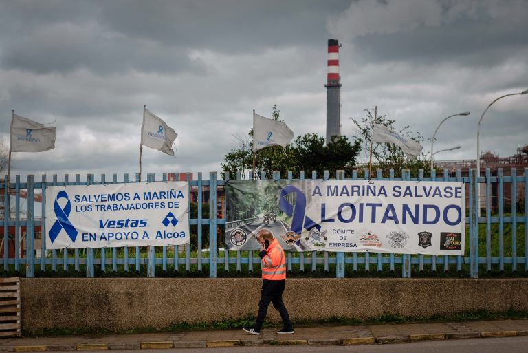 División entre CC.OO. y UGT, por un lado, y CIG, por otro, para votar sobre la «propuesta final» de Alcoa en San Cibrao