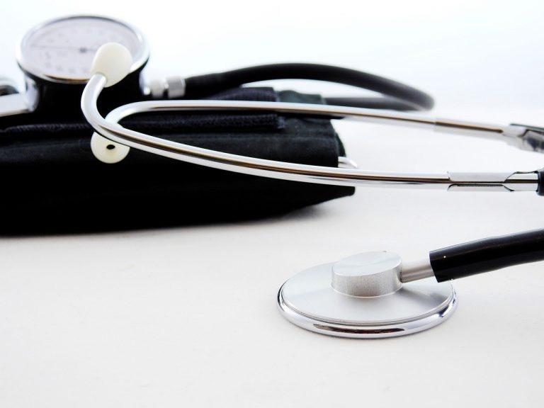 CESM pide al Gobierno central una categoría ‘A1+’ de empleados públicos para los médicos por la duración de su formación