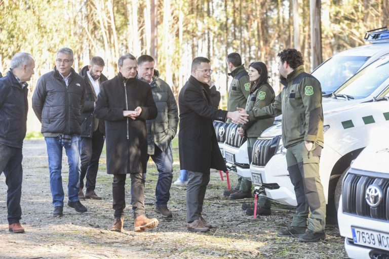 Rural.- La Xunta entrega 28 vehículos a agentes ambientales para trabajar contra los incendios y anuncia 33 más