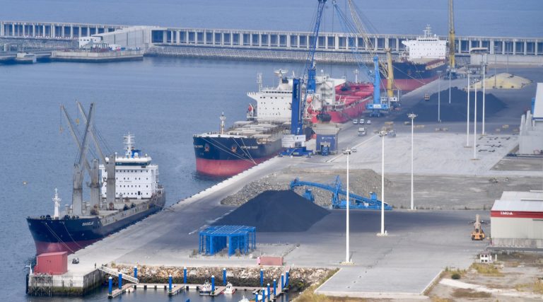 El Puerto de A Coruña alcanzó el año pasado casi 15 millones de toneladas y un crecimiento superior al 25%