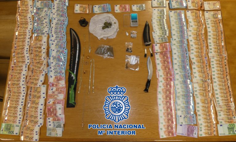 Detenidas cuatro personas en Santiago por utilizar un local de hostelería para vender droga