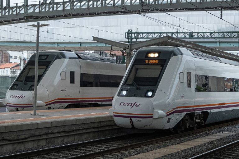 Un tren se avería en Arcade (Pontevedra) y provoca un retraso de casi una hora en la llegada de sus pasajeros a Vigo