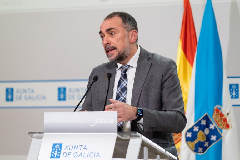 Cvirus.- Galicia afea al Ministerio de Sanidad que «no acordase» la decisión sobre la retirada de mascarillas