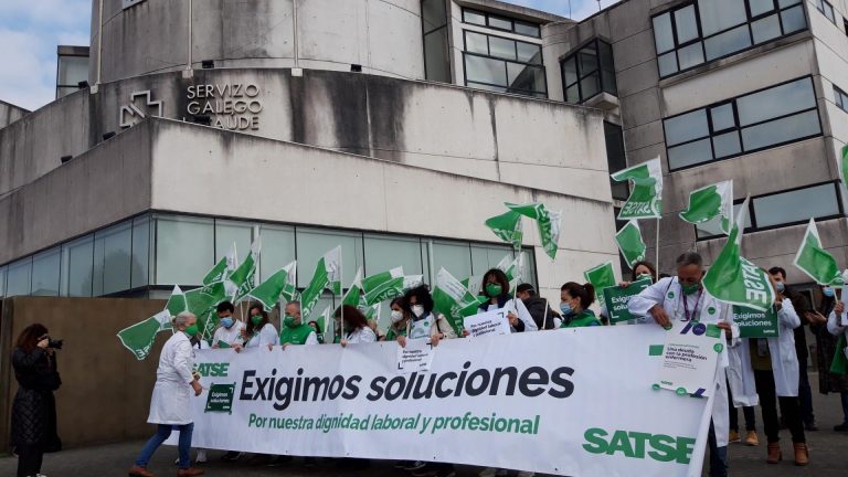 Satse anima a 200 enfermeras residentes del Sergas a reclamar su equiparación salarial con el personal estatutario
