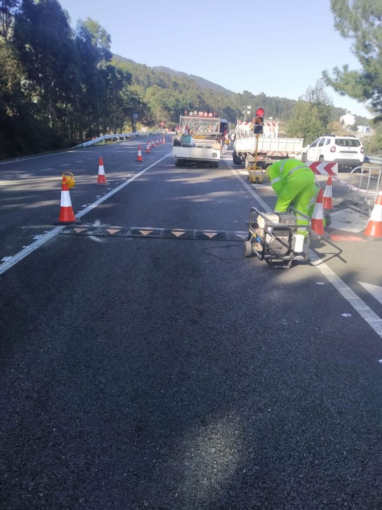 Transportes reabre la circulación en doble sentido de la N-642 en Burela (Lugo), pero pide precaución por las obras