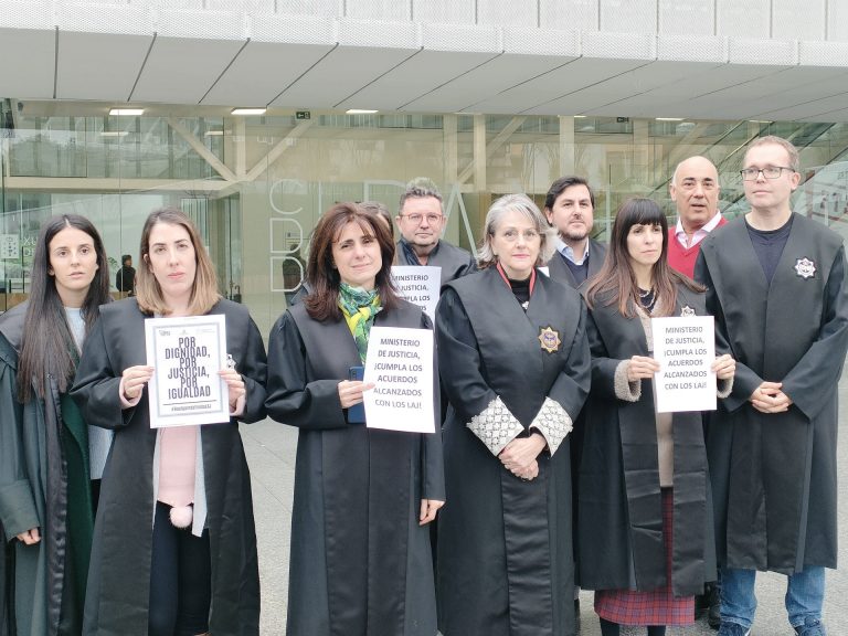 La huelga de secretarios judiciales mantiene miles de actos suspendidos en Galicia y un seguimiento de más del 70 %