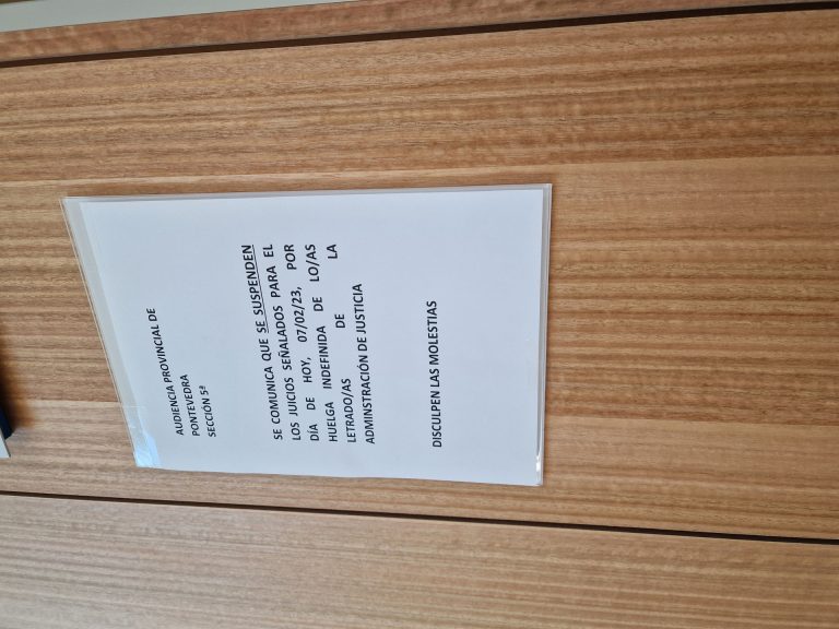 Tribunales.- La huelga de letrados obliga a suspender el juicio contra un acusado de imprimir y utilizar billetes falsos