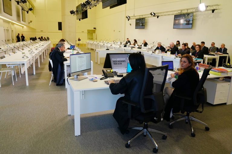 Angrois.- El error del maquinista no fue causa sino consecuencia del «fallo latente» de Adif, según perita de la defensa