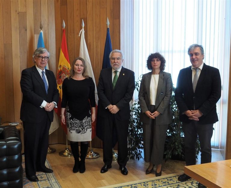 Recepción oficial a la embajadora de Polonia en España en el Parlamento y en la Xunta
