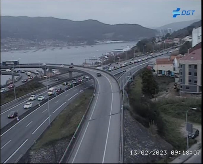 Una colisión entre 4 vehículos causa retenciones en la entrada a Vigo por la AP-9, a la altura de Teis