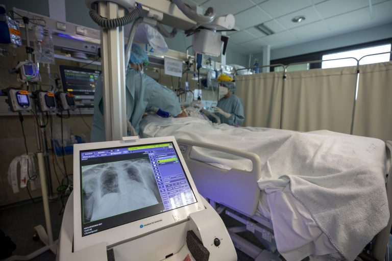 Cvirus.- Galicia notifica otras cuatro muertes con covid y cuenta con 170 hospitalizados, siete de ellos en UCI
